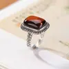 Yilu Ámbar de Sangre Plateada Plata de Ley S925 Patrón de Diente Cuadrado Hueco Retro Viejo Anillo de Plata Personalizado Fábrica Dropshipping