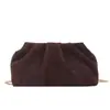 Nuevo diseño de comercio exterior, estilo nicho, bolsa grande con forma de nube para mujer, con detalles plisados, una correa de cadena y se puede llevar como bolso cruzado, bolso de hombro o bolso de axila.