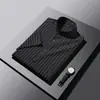 Camisa de Rayas de Verano 2026 para Hombre Manga Corta Delgada de Seda de Hielo Sin Planchar Cardigan para Viaje de Negocios Ropa de Verano para Papá Camisa