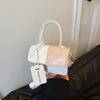 Bolso de Mano con Textura Empalmada de Moda Estilo Coreano Verano 2025 Estilo para Ir al Trabajo Bolso Bandolera de un Solo Hombro Bolso Cuadrado Pequeño de Axila Trendy