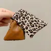 Accesorio para el cabello de pinza de tiburón marrón, de bajo volumen, esponjoso, para peinado semi-recogido, pinza grande de oso para el cabello, pinza de garra con orejas de gato y borla elegante para mujer