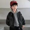Conjunto de outono para meninos 2026 novo estilo coreano jaqueta com capuz e jaqueta de couro conjunto de três peças para meninos