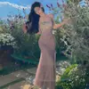Vestido de Encaje de Malla con Tirantes Finos Estilo Francés de Puro Deseo para Mujer, Diseñado con una Silueta Sirena Ceñida a la Cintura, Falda Larga para Verano