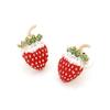 Pendientes de fresa con diamantes y gotas de aceite de aleación con diseño de moda europeo y americano, pendientes de frutas con hojas frescas y dulces para mujeres transfronterizas
