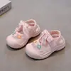 Sandalias de Moda para Niñas 2025 Verano Nuevo Estilo Princesa Punta Cerrada Zapatos de Playa para Niños Suela Blanda Zapatos Deportivos Casuales