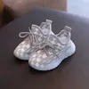 Sapatos Infantis de Verão Vazados Tênis Esportivos Elásticos para Meninos e Meninas Sapatos Esportivos Sapatos Torre Infantis de Tamanho Pequeno e Médio Sapatos de Malha de Camada Única Sapatos de Estudante