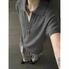 Nueva camiseta polo de manga corta de imitación de dos piezas, moderna y genial para hombre, camiseta retro estilo 'old money' de verano, hombros normales, top de punto de corte holgado