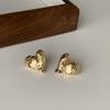 Pendientes de botón con diseño de nicho de aguja de plata S925, hechos a mano, con textura que combina con todo, hermosos pendientes femeninos de estilo frío de alta gama.