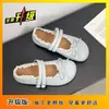 Sapatos Mary Jane prateados, baixos, bico fino, leves, com cadarço, estilo francês, emagrecedores e versáteis para uso externo, nova coleção de verão 2026