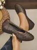 Zapatos de cuña casuales transfronterizos europeos y americanos, verano calados poco perforados 2026 zapatos transpirables, cuero suave al por mayor, talla grande