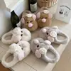 Zapatillas de algodón de suela gruesa con diseño de ratón de dibujos animados, suaves y lindas, para mujer, nuevo estilo otoño e invierno 2026, alto valor estético, zapatos peludos versátiles y lindos para usar en exteriores