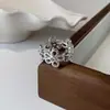 Anel de Flor Oca com Zircônia Estilo Japonês e Coreano Luxo Leve High-end Design de Nicho Simples Elegante para o Dia a Dia Pulseira Versátil