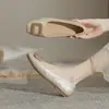 2026 Primavera/Otoño Estilo Chino Combinación Qipao Tacones Cuadrados Punta Cuadrada Tacón Grueso Hebilla Cuadrada con Pedrería Corte Bajo Tacón Bajo Zapatos Individuales para Mujer