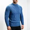 Nueva colección Otoño/Invierno 2026: suéter de punto para hombre con cuello alto medio y estampado de rombos, capa base casual para hombres jóvenes