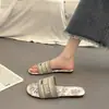Sandálias planas femininas de verão para uso externo, novo estilo elegante 2025 estilo chinês, elegantes para sair, sapatos de praia de alta qualidade com bordados