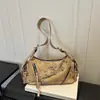 Bolso bandolera para mujer estilo motocicleta con remaches retro, nueva colección 2026, bolso tote con hebilla de cinturón moderno, bolso cruzado de moda nicho