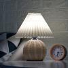 Lámpara de mesa plisada nórdica Ins, lámpara de noche premium para dormitorio, lámpara de ambiente de paraguas para casa de familia, luz LED de noche, regalo para dormir