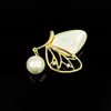 Broche de Mariposa de Gama Alta Nácar Natural Incrustaciones de Perlas Moda Corsage Femenino Accesorios Decorativos