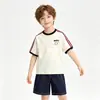 2026 Nova Roupa de Verão Infantil Camiseta para Meninos Manga Curta Moda Cool Versátil Roupa de Verão para Meninos e Crianças Mais Velhas