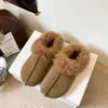 Estilo Nuevo Invierno 2026 Zapatillas de Algodón Cálidas de Corte Bajo Planas sin Cordones con Forro de Borrego y Cubierta de Piel para Mujer