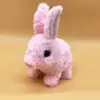 Conejo de peluche eléctrico llamará a la niña que corre casa de juegos juguete para mascotas muñeca de conejo de simulación para niños