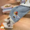 Pantalones Vaqueros de Forro Polar con Parche de Dibujos Animados para Niñas Invierno Nuevo Niña Pequeña Gruesos de Una Pieza de Terciopelo Casual Pantalones para Niños