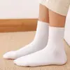 Calcetines Transfronterizos para Hombre Blancos con Letras Cortos Deportivos Primavera y Verano Absorbentes de Sudor Transpirables Estudiante Tipo Barco Calcetines de Baloncesto Modernos