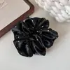 Elegante Scrunchie de Satén Retro Francés con Puntos, Goma para el Cabello con Acabado de Alta Gama, Accesorio para el Cabello de Nicho, Banda para Moño