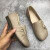 Sapatos de Salto Novo da Primavera e Outono de 2024 Sapatos Femininos de Couro Xadrez Sola Tbottomon Antiderrapante Bico Redondo Sapatos Baixos Sapatos Femininos Mãe