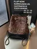 Bolso moderno y de moda con un toque exclusivo y de nicho, bolso de axila para mujer, nuevo bolso de hombro versátil vintage para mujer Otoño 2025