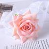 Nueva correa de cortina de rosas con flores artificiales, clip de cinta con borde cruzado, disponible en stock, suministros para decoraciones de bodas.