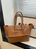 Bolso tote de tapa abatible, de alta gama, minimalista para mujer, nueva colección otoño/invierno 2026, versátil, estilo retro, gran capacidad, adecuado para ir al trabajo.