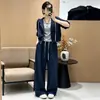 Conjunto deportivo elegante y casual para mujer, nueva colección de otoño: sudadera con capucha, chaleco y pantalones de pierna ancha - un conjunto de tres piezas