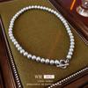Collar de perlas grises de alta gama, cadena de clavícula con hebilla de lujo accesible y de alta gama, estilo francés para mujer.
