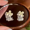 Pendientes cálidos de color amarillo floral con incrustaciones de cuentas para mujer, de lujo ligero, alta gama, exquisitos y versátiles