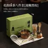 Ceremonia del Té Estilo Dinastía Song Rima Floral Esmalte Fluido Matcha Juego de Ocho Piezas Batidor de Matcha Mezclador de Matcha Tazón de Té Batidor de Bambú de Cien Piezas Tamiz de Polvo