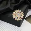 Broche de Moda Retro Flor Perla Diamante Joker de Alta Gama Color Natural Aleación Corsage Alfiler para Ropa Hebilla