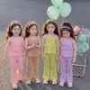 Conjunto de Roupa de Verão para Meninas 2026 Novo Estilo Top de Alça Ruffle Estilo Bolo e Calça Cropped Boca de Sino Conjunto de Duas Peças Tendência