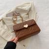 Bolsa quadrada pequena de corrente nova primavera 2024 bolsa de ombro pequena popular avançada estilo Chanel moda bolsa mensageira versátil para mulheres