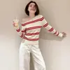 Top de punto a rayas rojas y blancas de un solo hombro descubierto manga larga para mujer, nuevo estilo de otoño, atuendo bonito, capa interior deslumbrante 10971