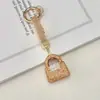 Llavero de bolso con incrustaciones de diamantes de arcilla transfronterizo, lleno de diamantes, accesorio de llavero de coche deslumbrante de alta gama
