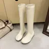 Botas Longas Brancas Simples de Couro Macio Femininas 2026 Outono/Inverno Novas Planas Bico Redondo Pé Largo Botas de Cavaleiro Botas Dobradas
