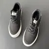 Sapatos de Lona Planos com Cadarço Frontal da Moda Versáteis para Mulheres em Tamanhos Grandes, Venda Quente Outono 2026, Atacado para Comércio Exterior