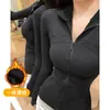 Roupa de Yoga de Alta Qualidade com Tecido Escovado, Gola Alta, Mangas Longas e Cintura Ajustada, Combinada com uma Jaqueta Esportiva de Corrida Slim Fit Amiga da Pele
