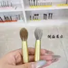 Pincel de Blush Iluminador Blanco con Forma de Corazón para Maquillaje Localizado, Iluminador Mate para el Centro del Rostro, Pincel de Maquillaje de Pelo Animal de Cangzhou