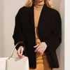 Moda feminina europeia e americana transfronteiriça coleção outono 2026: blazer elegante, retrô, de corte solto com bolsos abotoados