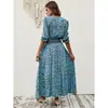 Foto Real de Vestido Bohemio Estampado de Rayón con Mangas Tres Cuartos y Cintura Ceñida, Adecuado para Viajes y Vacaciones, con Cierre de Botones al Frente y Diseño Listo para la Playa