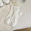 Meias femininas para primavera e verão, novas meias curtas sem costura, meias finas respiráveis de malha, meias de algodão lisas versáteis atacado