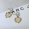 Brincos de Zircônia com Design de Coração Atmosférico Simples Europeus e Americanos Mais Vendidos Brincos de Pérola de Água Doce de Nicho Vintage da Moda para Mulheres