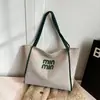 Bolsa de Ombro de Lona Urbana Simples de Grande Capacidade, Nova Moda de Inverno Cor Blocada Tendência Casual para Trabalho e Deslocamento Bolsa Tote